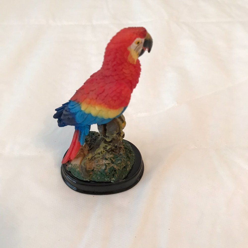 Papagallo Rojo Panama Resin Parrot/Macaw Figurine - Picture 4 of 7